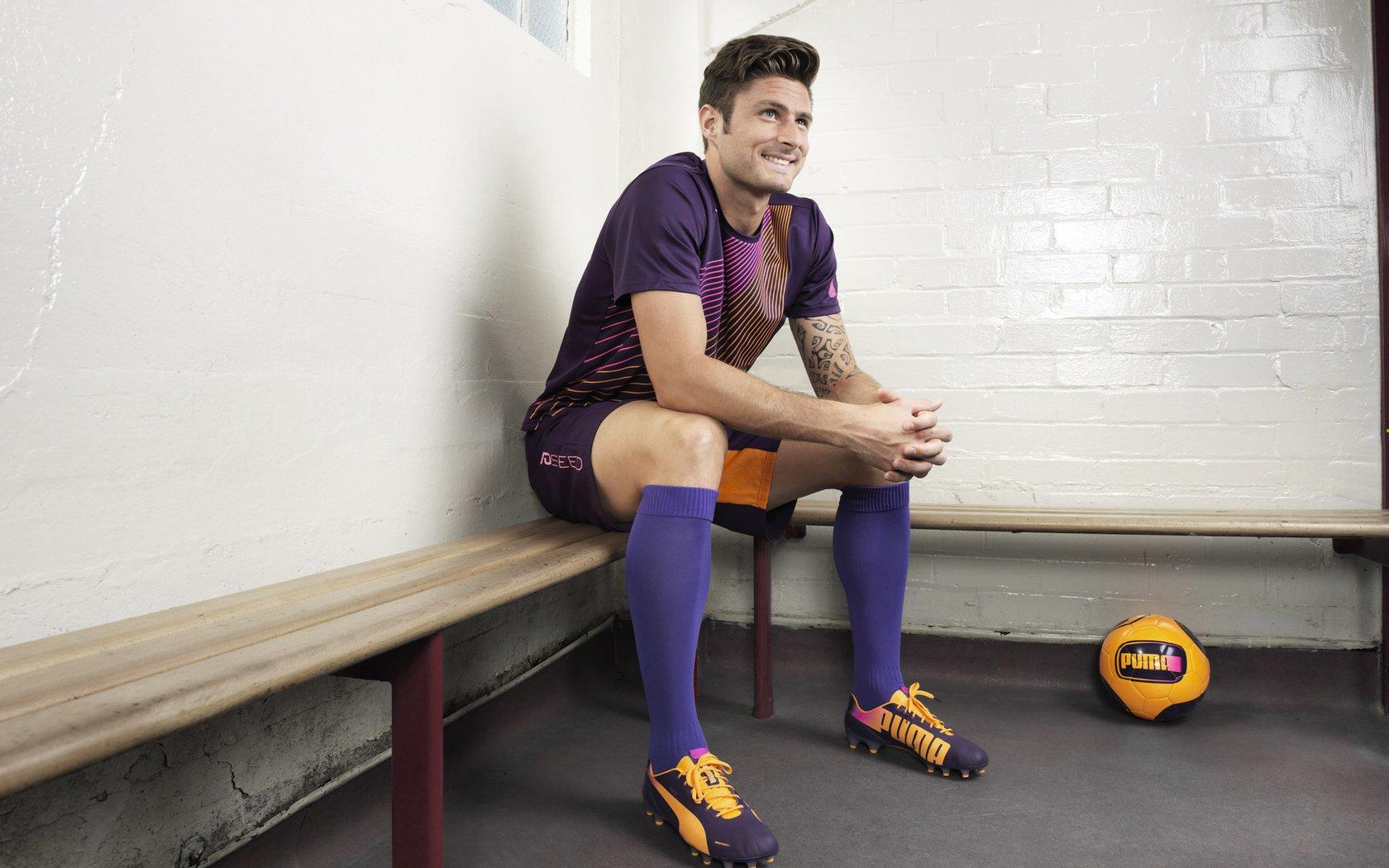 英超激战正酣，曼城逆转利物浦，阿森纳紧追榜首