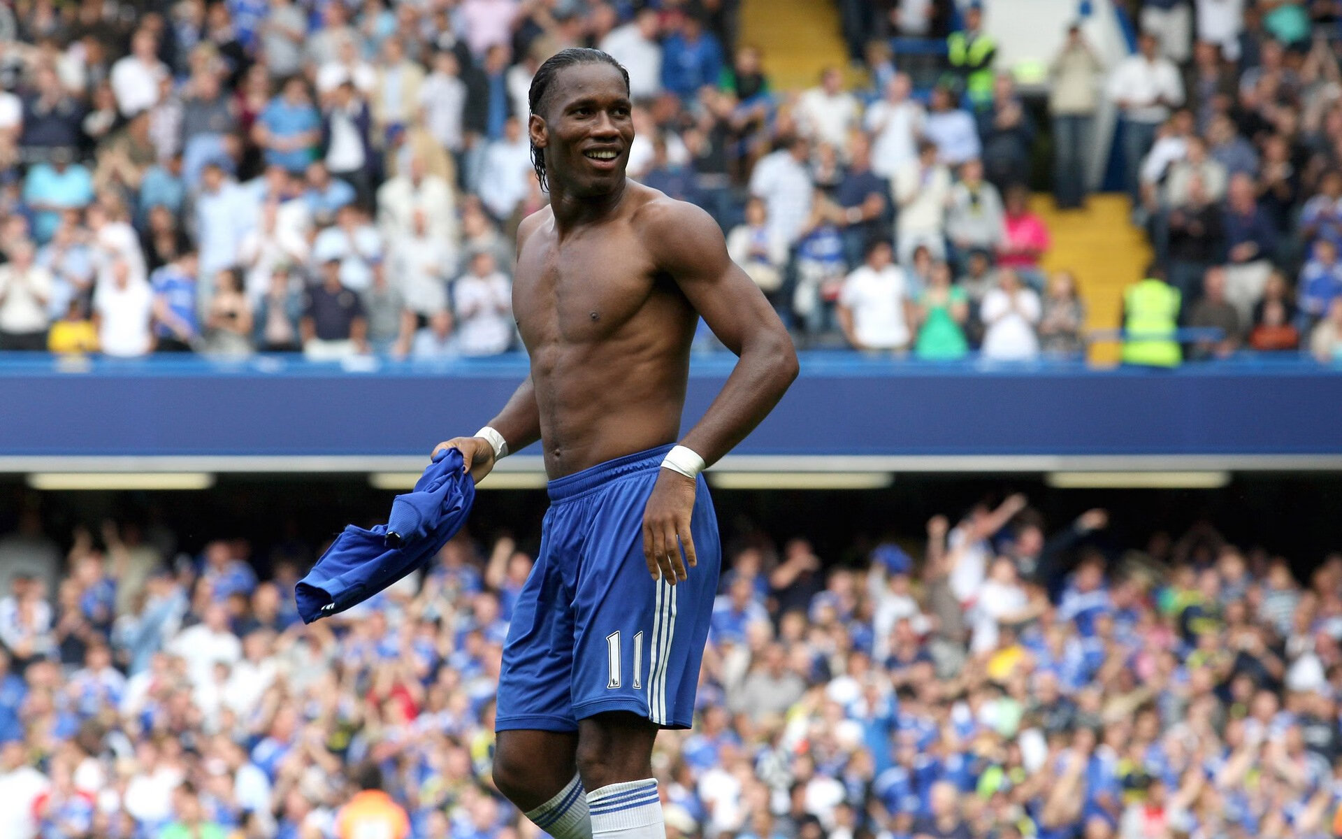 传奇谢幕，足球巨星李明举行感人退役仪式