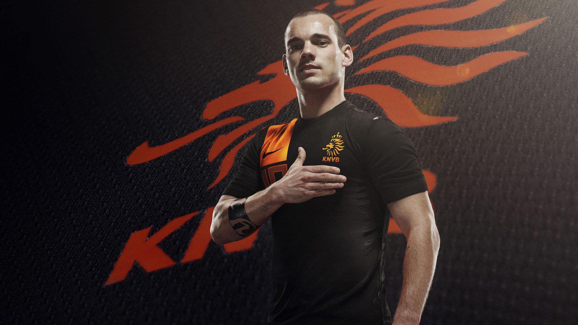 曼城新星埃切韦里冬窗动向引猜测，多方澄清暂无回归河床计划